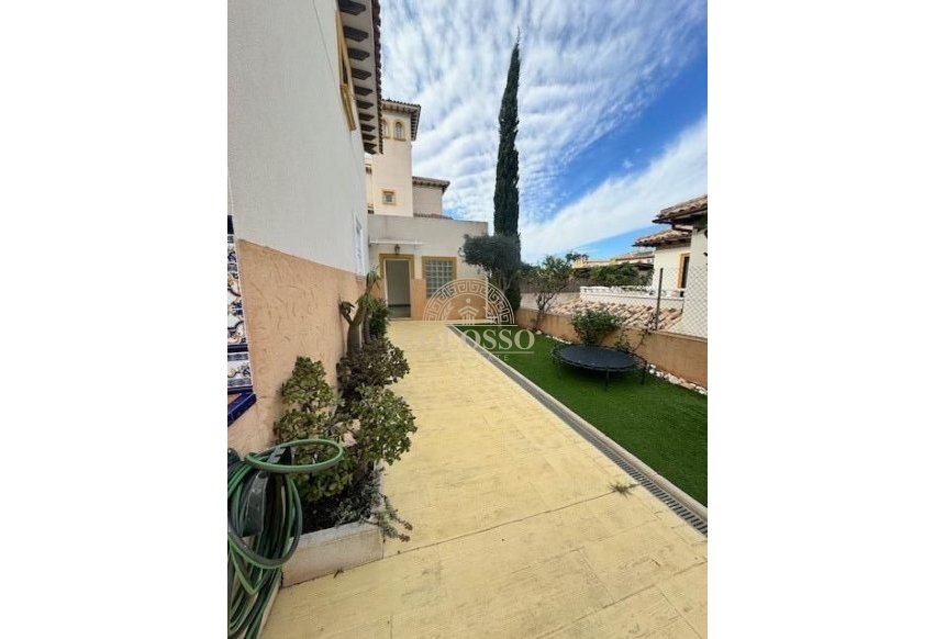 Resale - Villa -
Orihuela Costa - Montezenia