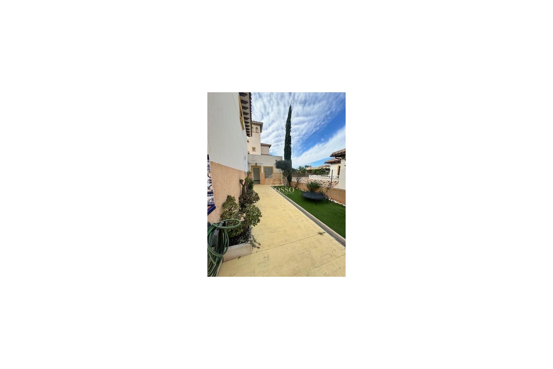 Resale - Villa -
Orihuela Costa - Montezenia