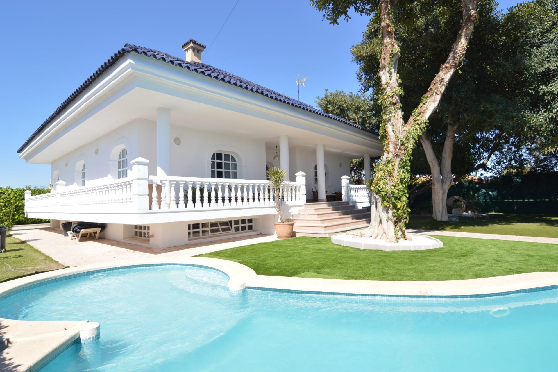 Resale - Villa -
Torrevieja - Centro