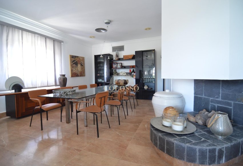 Resale - Villa -
Torrevieja - Centro