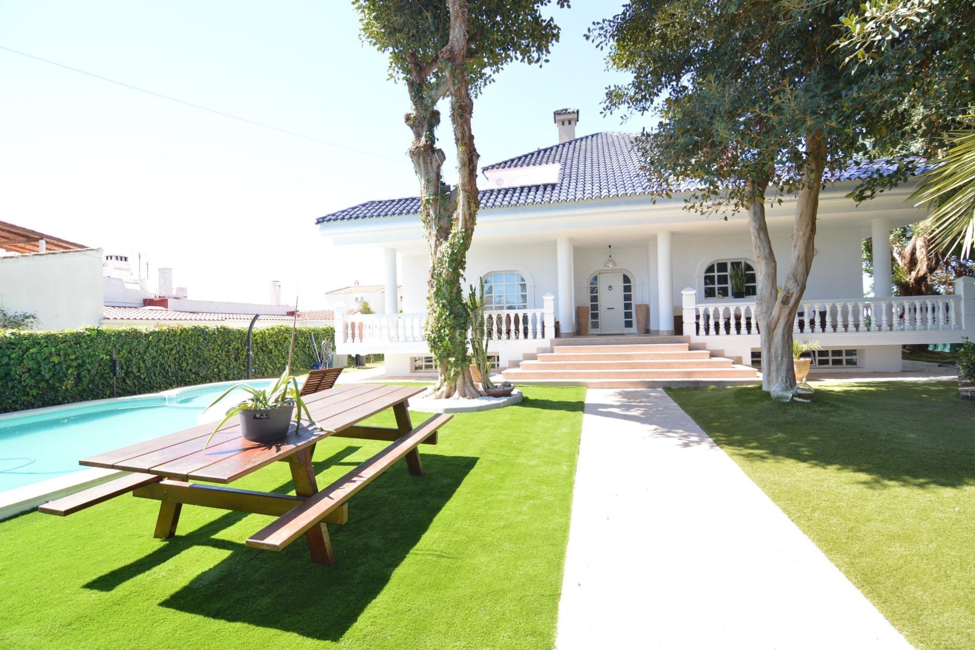 Resale - Villa -
Torrevieja - Centro