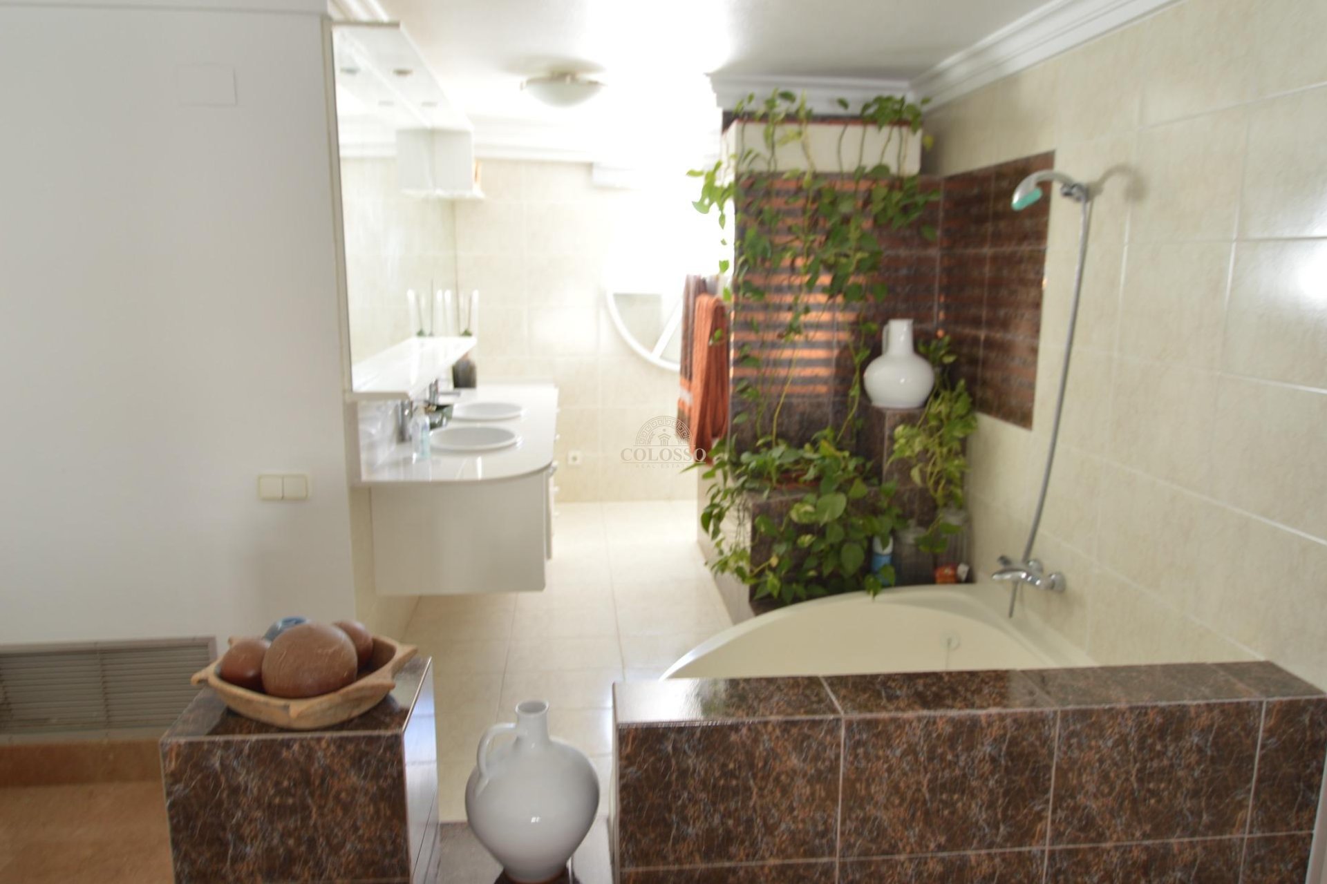 Resale - Villa -
Torrevieja - Centro