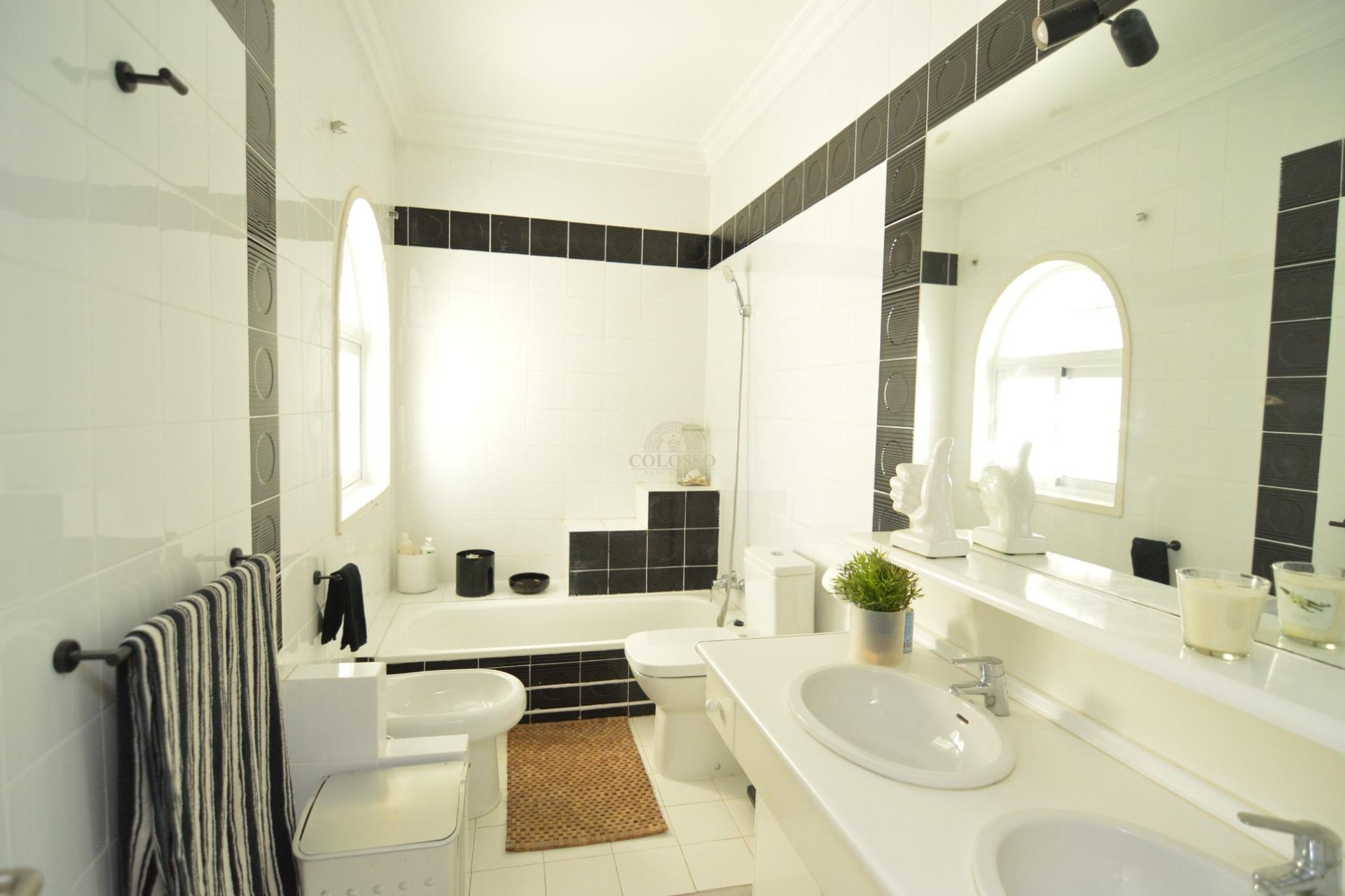 Resale - Villa -
Torrevieja - Centro