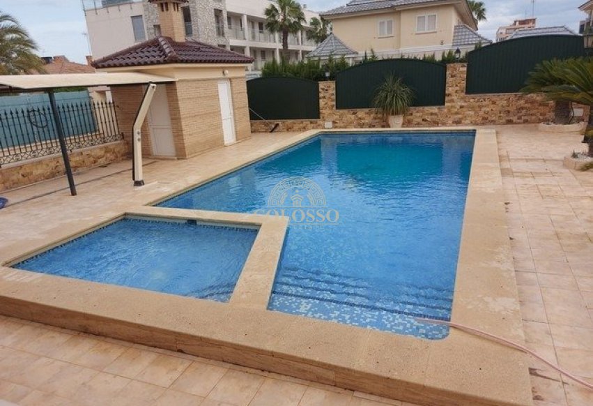 Resale - Villa -
Torrevieja - La veleta