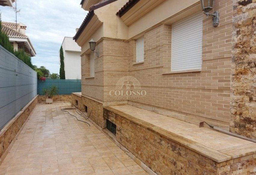 Resale - Villa -
Torrevieja - La veleta