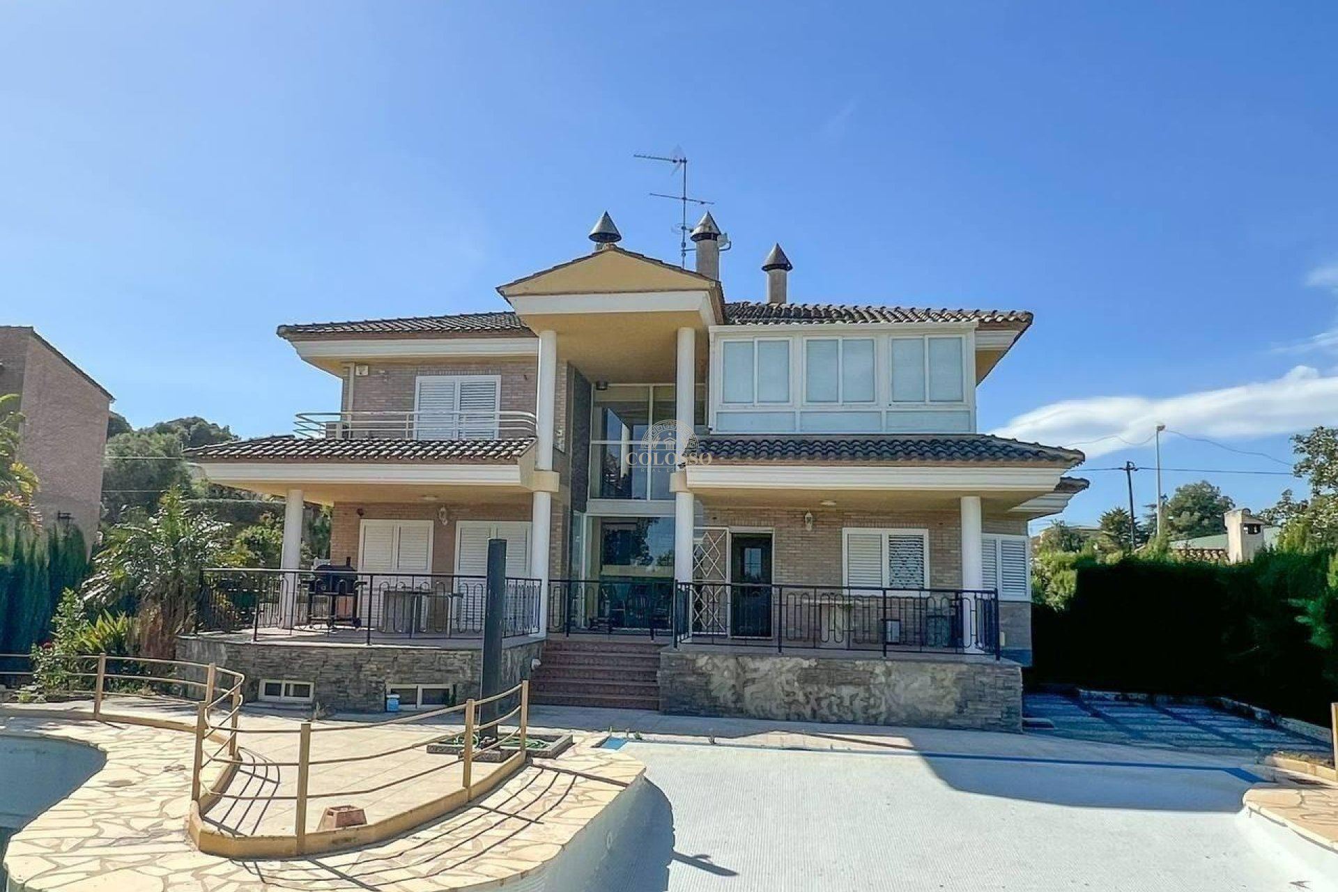 Reventa - Chalet -
Manises - Calle mayor-Masia de la Cova