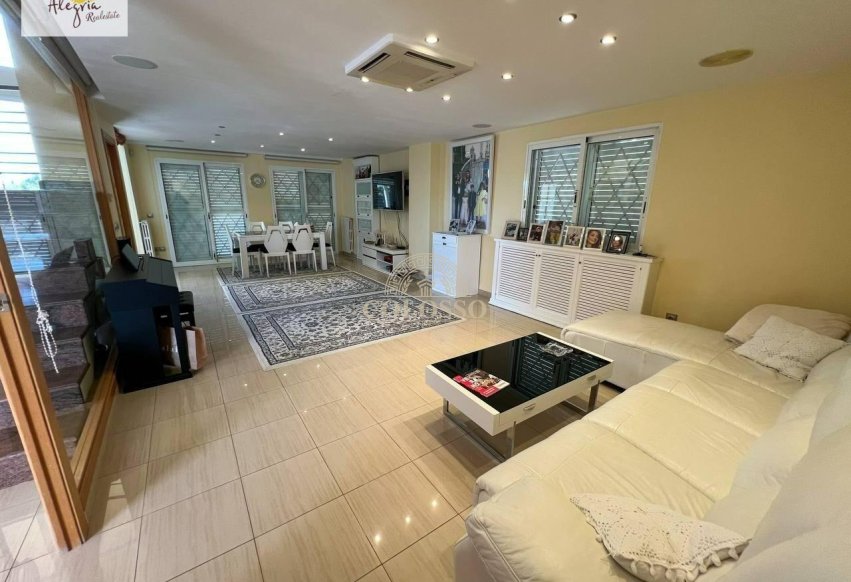 Reventa - Chalet -
Manises - Calle mayor-Masia de la Cova