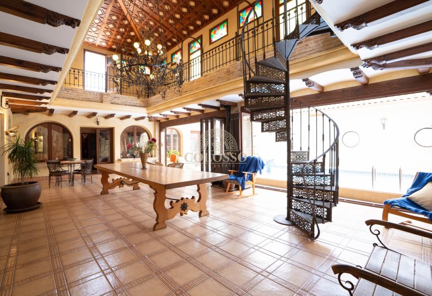 Reventa - Inmueble singular -
San Miguel de Salinas - CENTRO