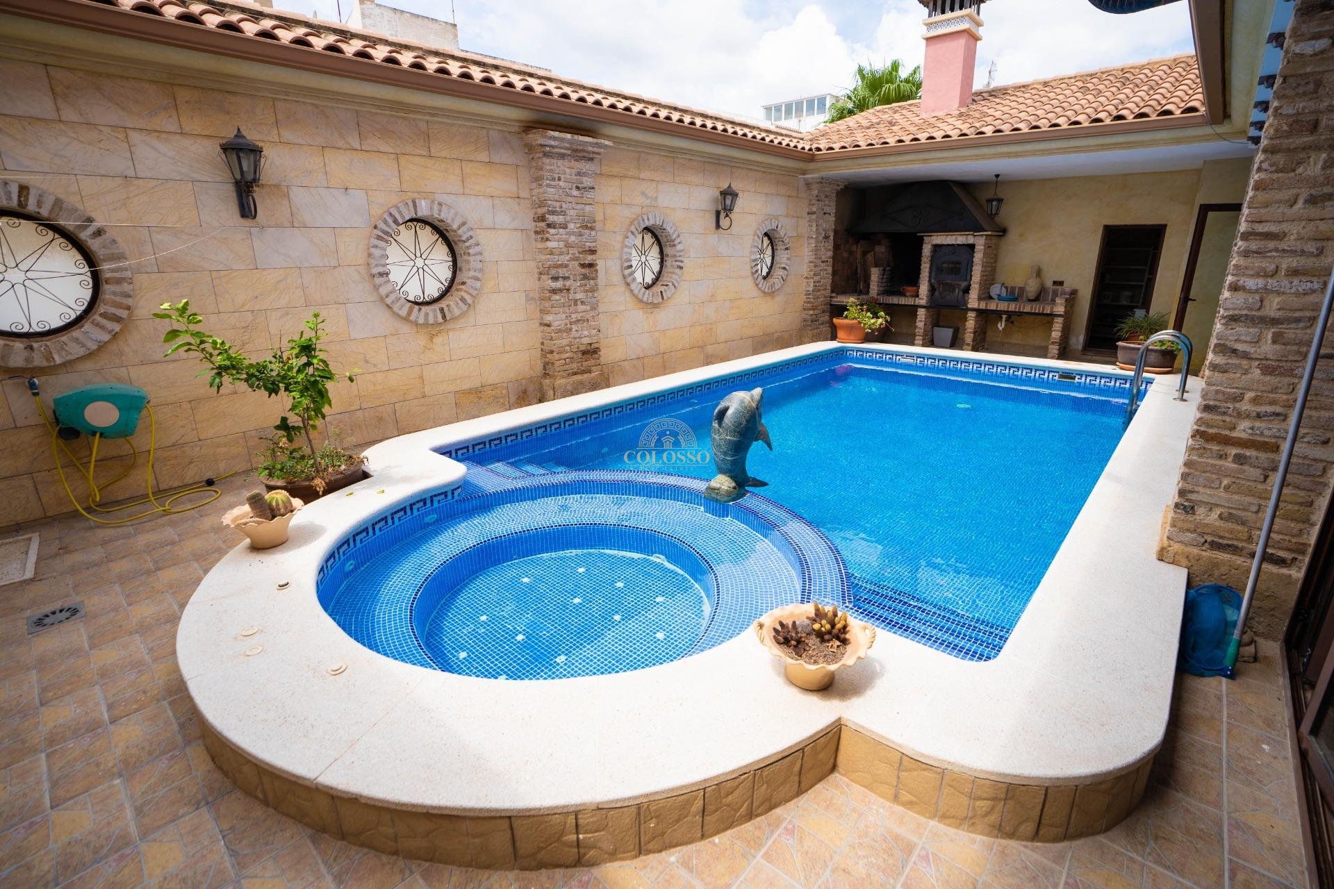 Reventa - Inmueble singular -
San Miguel de Salinas - CENTRO