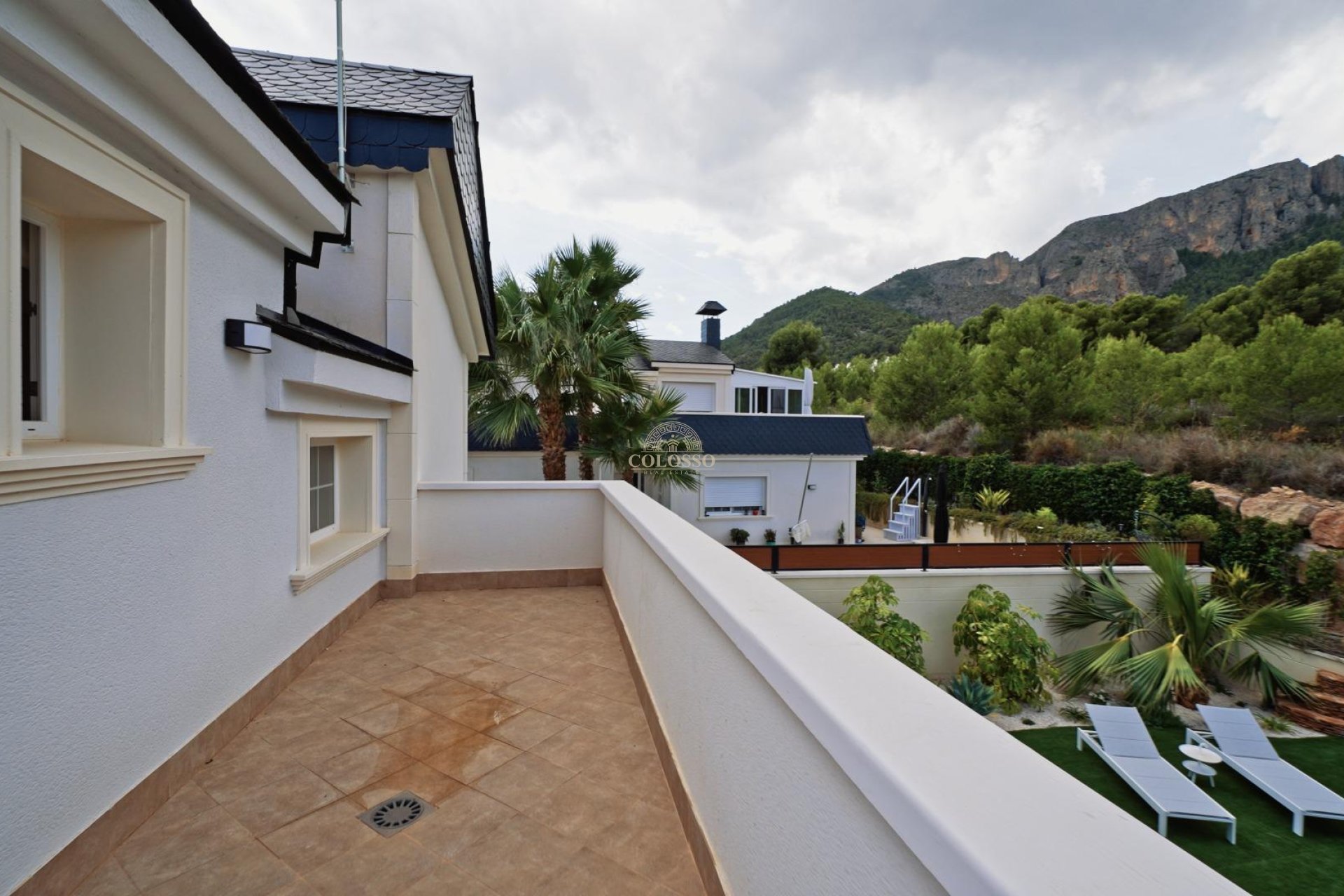 Reventa - Villa de Lujo -
Polop - Urbanizaciones