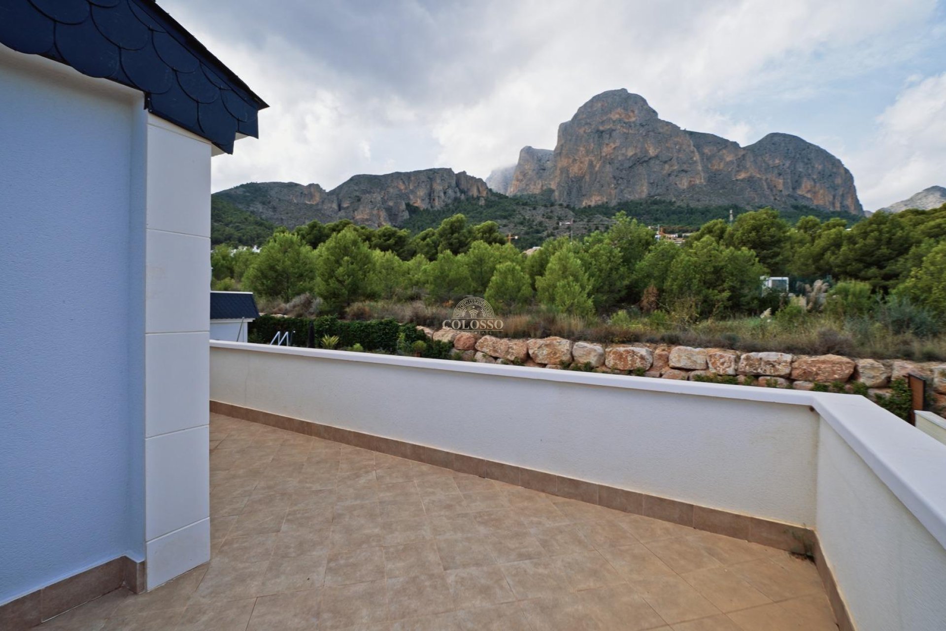 Reventa - Villa de Lujo -
Polop - Urbanizaciones