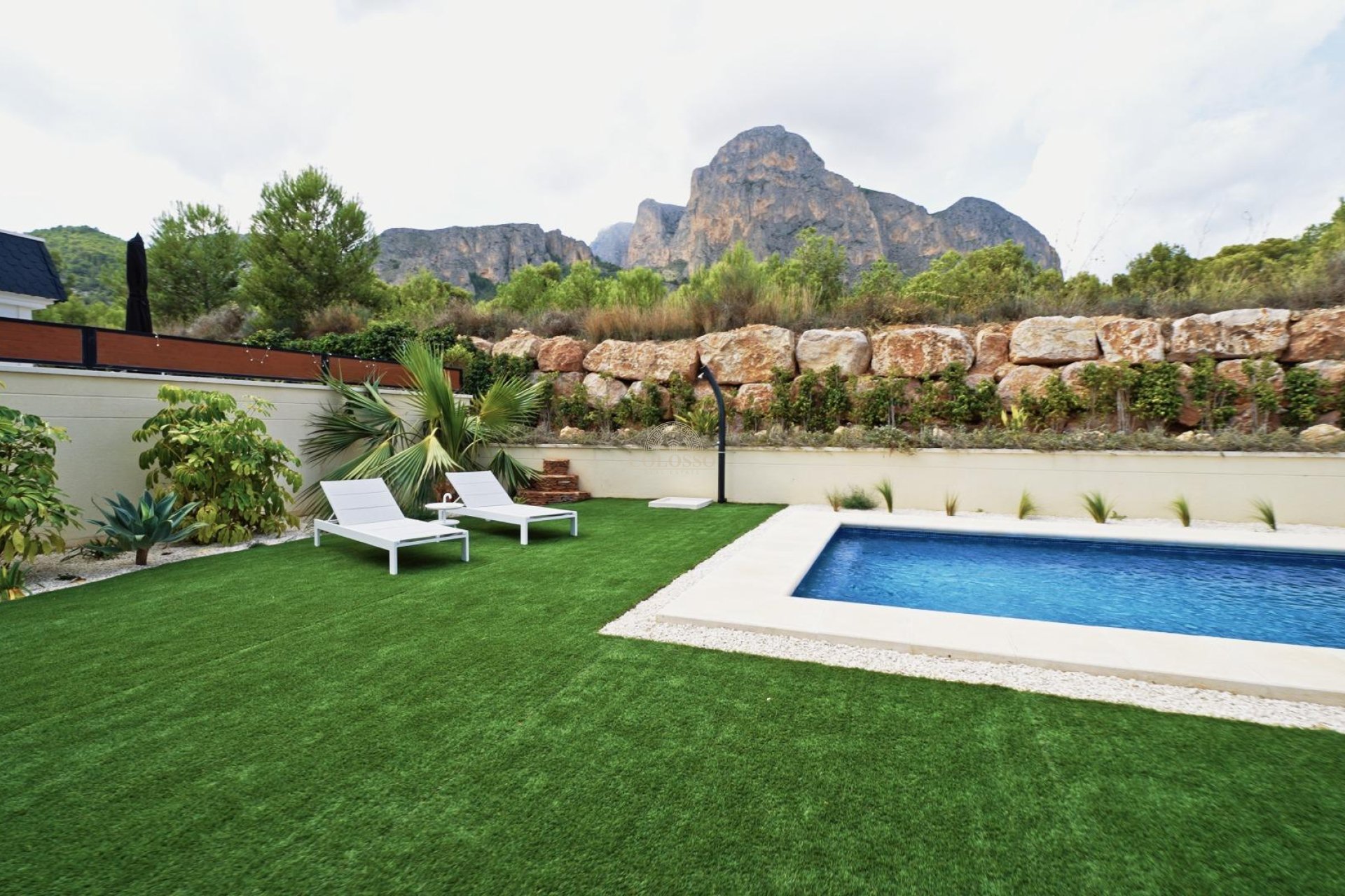 Reventa - Villa de Lujo -
Polop - Urbanizaciones