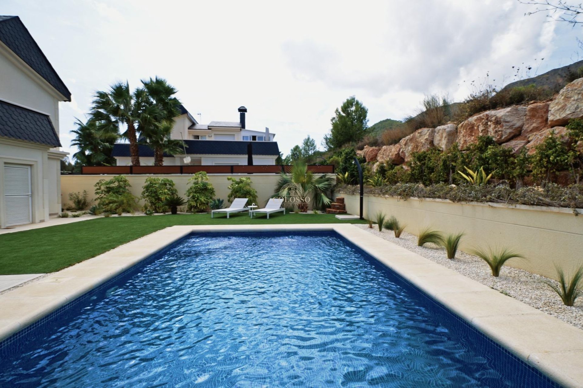 Reventa - Villa de Lujo -
Polop - Urbanizaciones