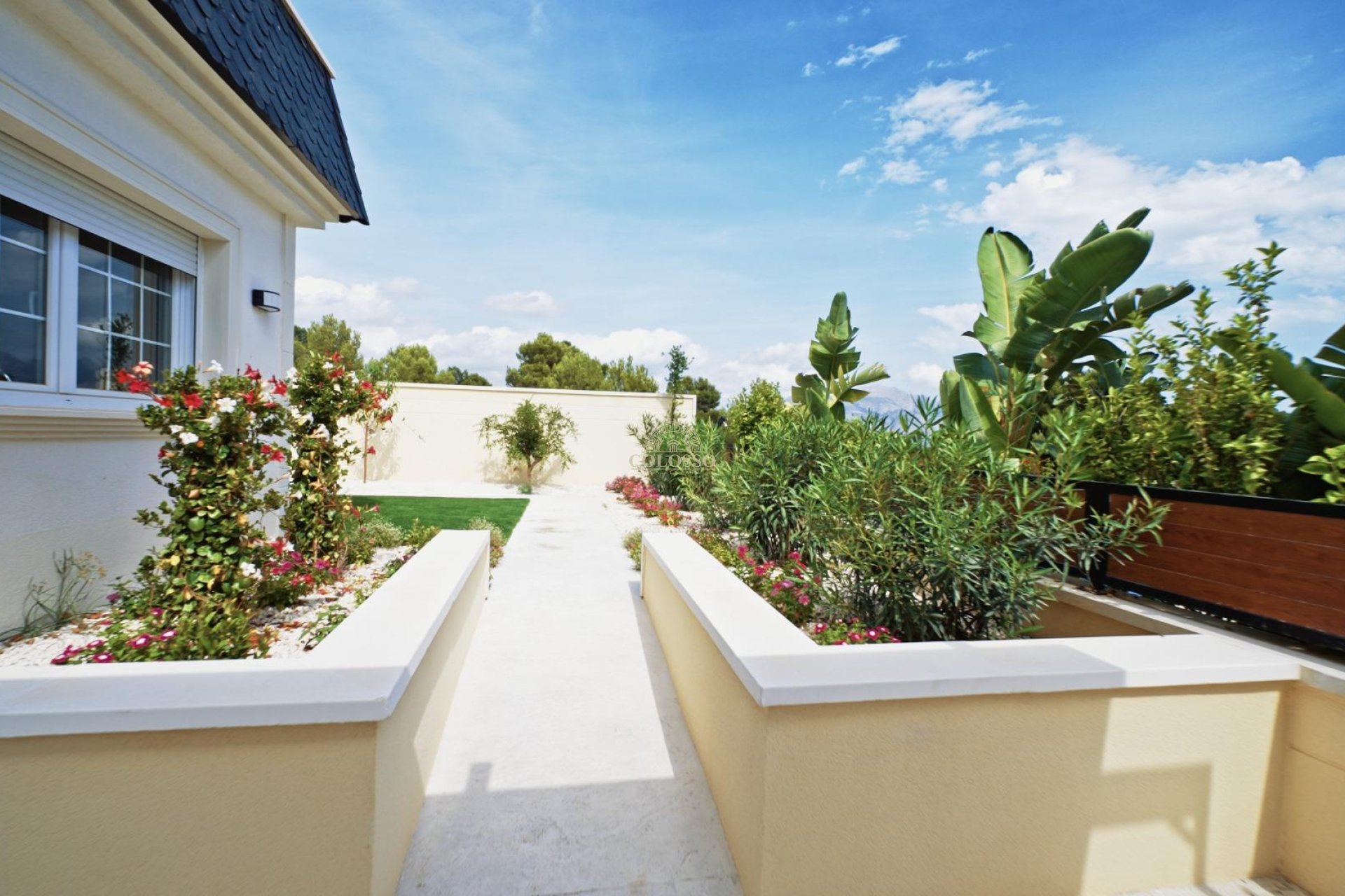 Reventa - Villa de Lujo -
Polop - Urbanizaciones