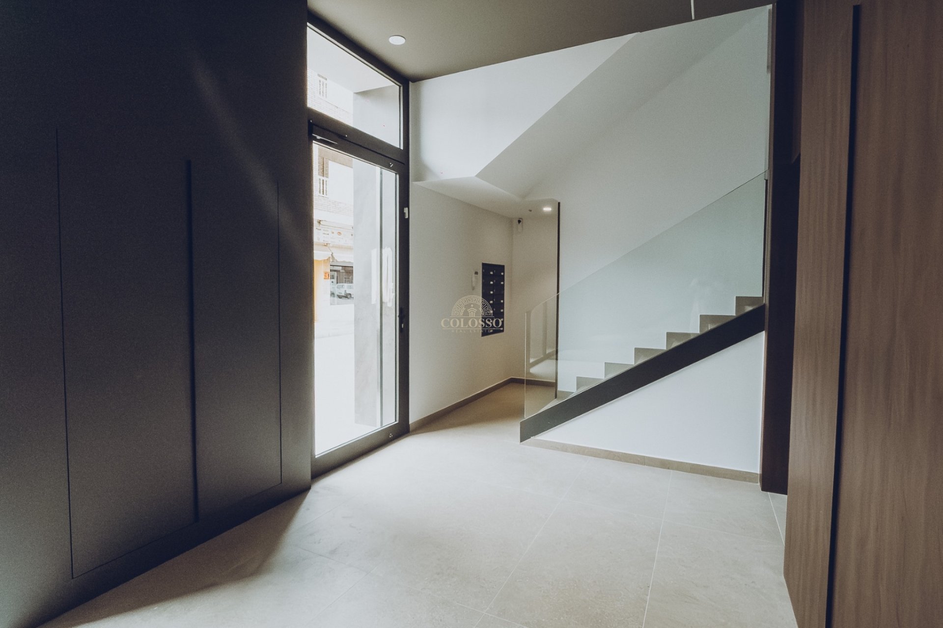 Revente - Apartamento -
Redován