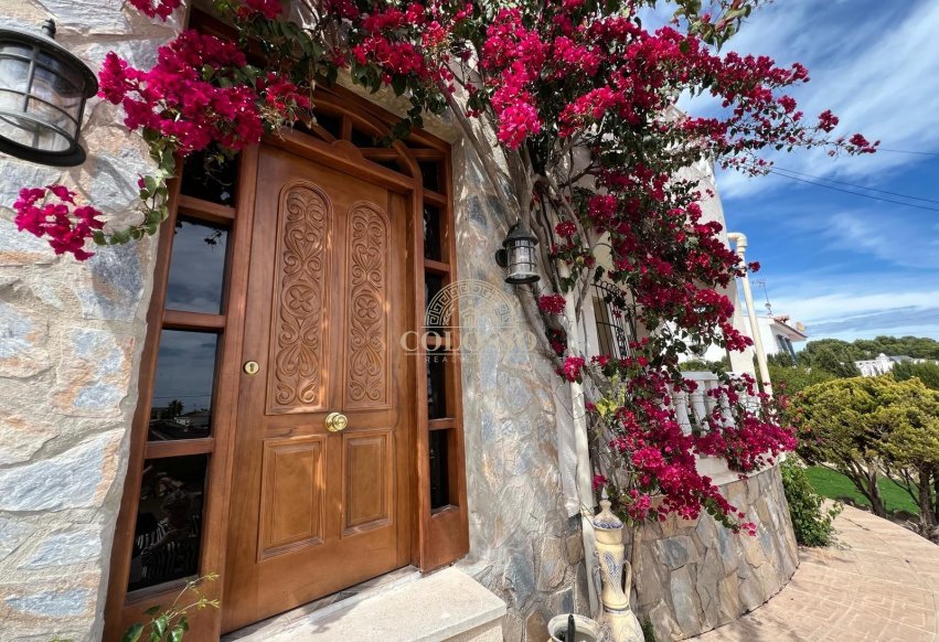 Revente - Casa -
Torrevieja - Los balcones