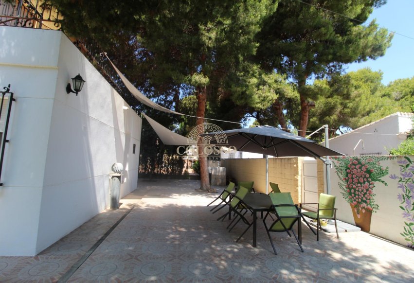 Revente - Chalet -
Orihuela Costa - Punta Prima