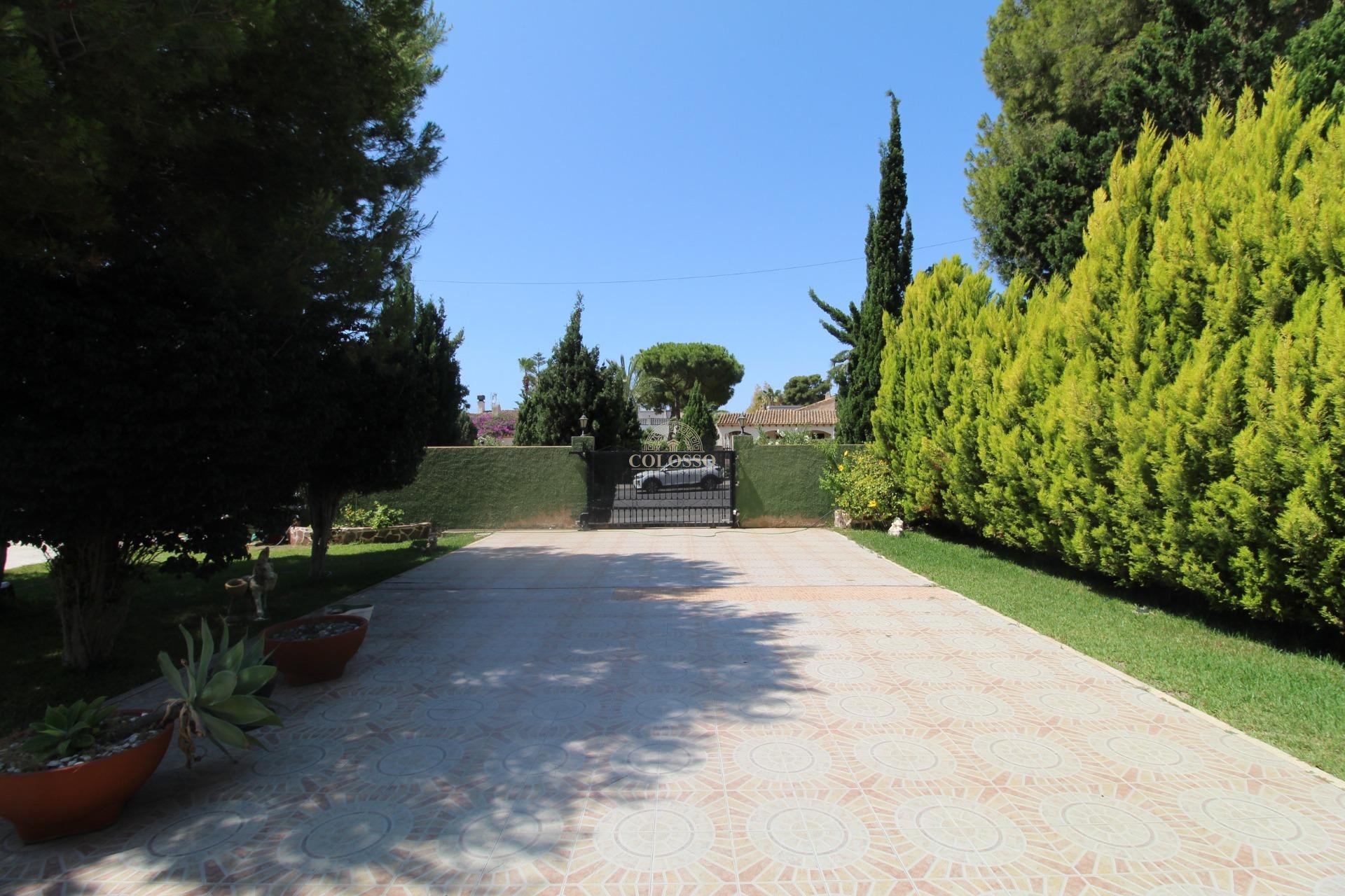 Revente - Chalet -
Orihuela Costa - Punta Prima