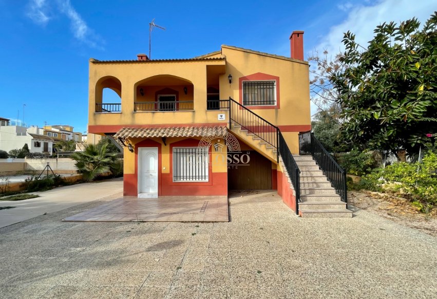 Revente - Chalet -
Torrevieja - Los Frutales