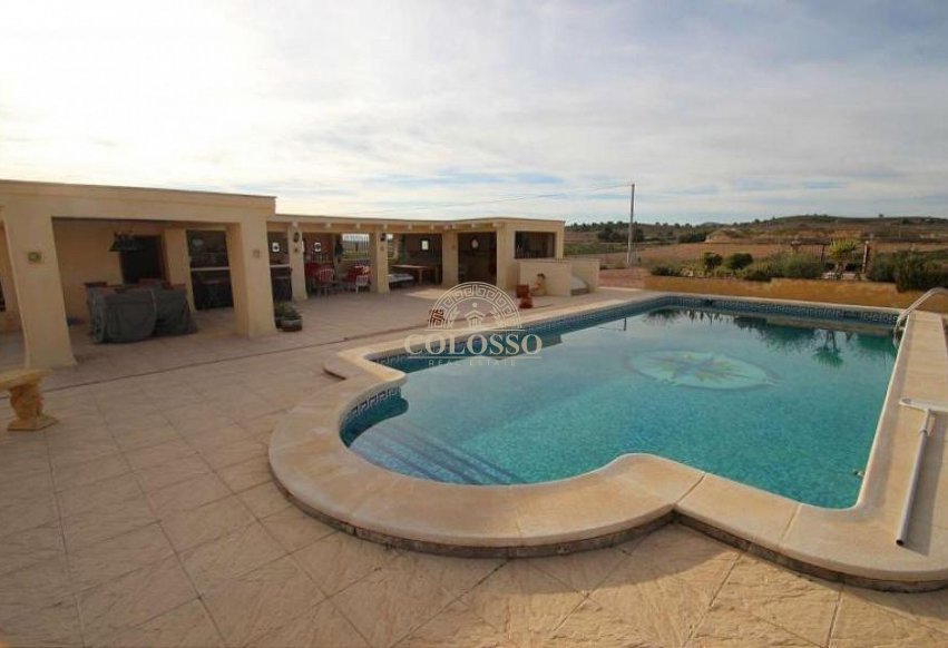 Revente - Villa -
Pinoso