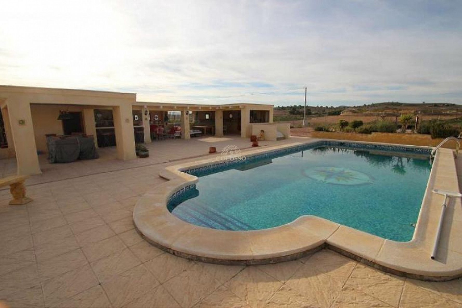 Revente - Villa -
Pinoso