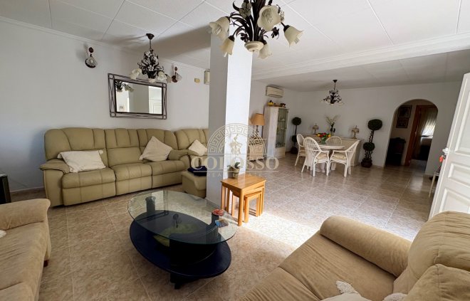 Semi-detached Villa - Rental -
                Torrevieja - CHA00002