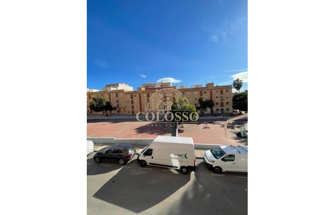 Study - Resale - Torrevieja -
                    Centro