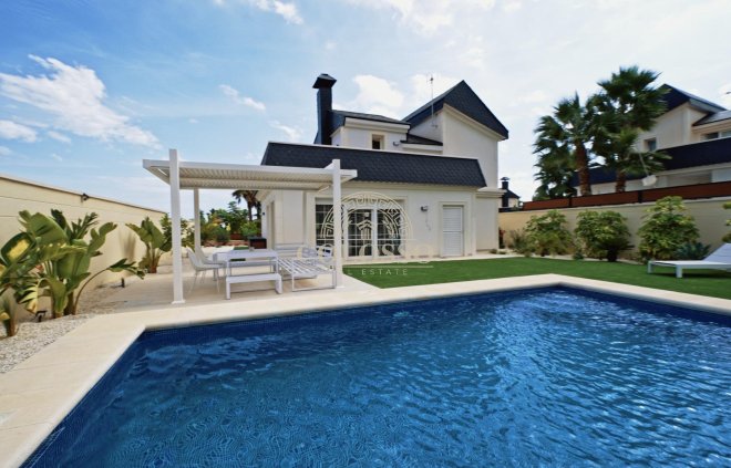 Villa de Lujo - Resale - Polop -
                Urbanizaciones