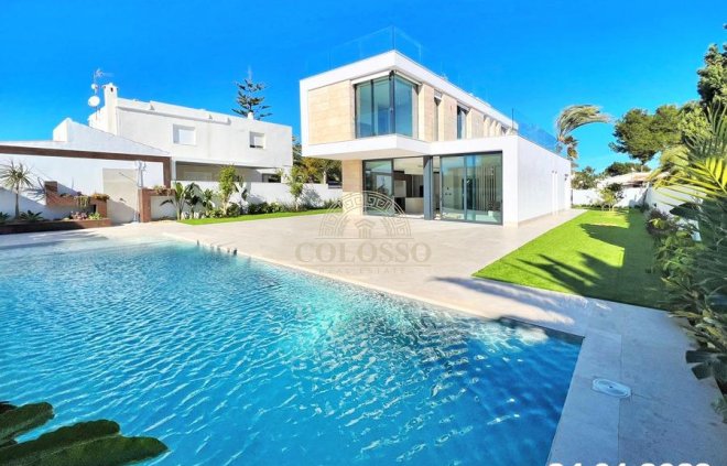 Villa de Lujo - Reventa - Orihuela Costa -
                    La Zenia