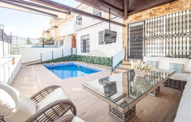 Villa jumelée - Revente - Orihuela Costa -
                    La Zenia