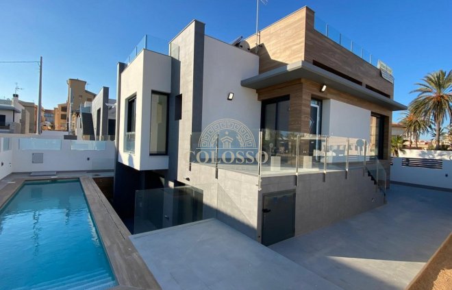 Villa - Obra nueva - Torrevieja -
                    La Mata pueblo