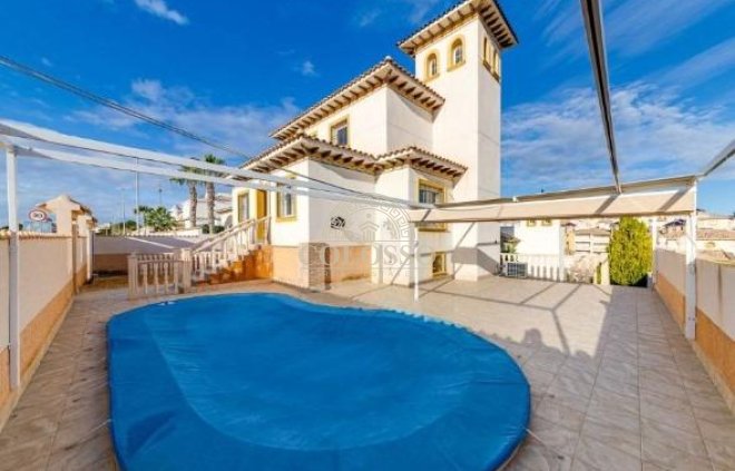 Villa - Reventa - Orihuela Costa -
                    Montezenia