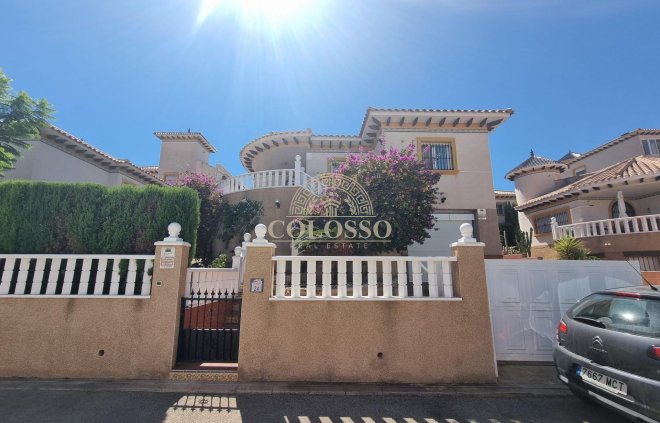 Villa - Reventa - Orihuela Costa -
                    Villamartín