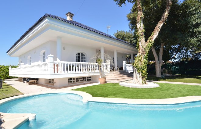 Villa - Reventa - Torrevieja -
                    Centro