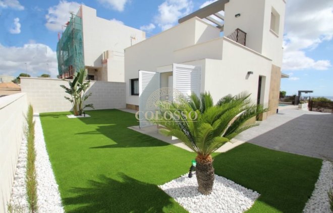 Resale - Villa -
Orihuela Costa - Campoamor