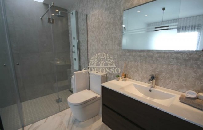 Resale - Villa -
Orihuela Costa - Campoamor