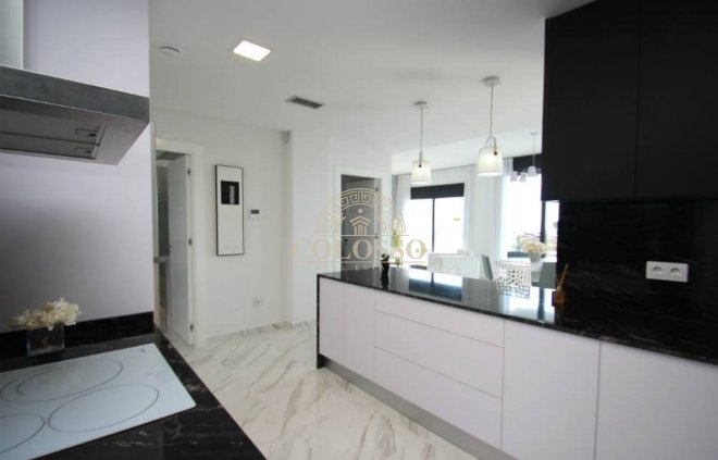 Resale - Villa -
Orihuela Costa - Campoamor