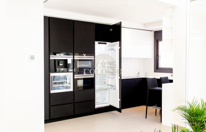Resale - Villa -
Orihuela Costa - Campoamor