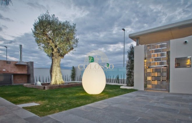 Resale - Villa -
Orihuela Costa - La Zenia