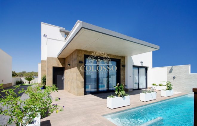Resale - Villa -
Orihuela Costa - La Zenia
