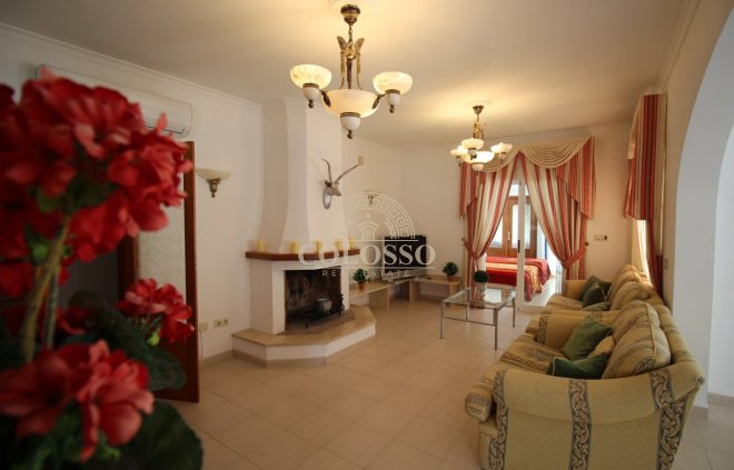 Resale - Villa -
Calpe - Empedrola