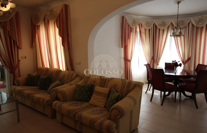 Resale - Villa -
Calpe - Empedrola