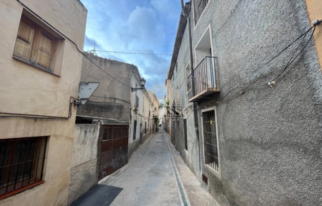 Resale - Casa -
Sella - PUEBLO