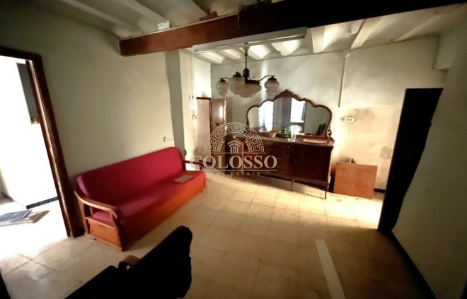 Resale - Casa -
Sella - PUEBLO