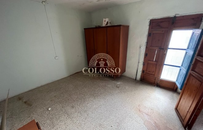 Resale - Casa -
Sella - PUEBLO