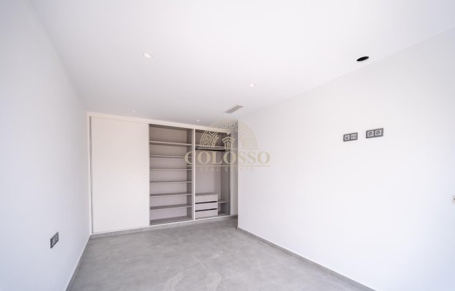 Resale - Villa de Lujo -
Torrevieja - Aguas nuevas 1