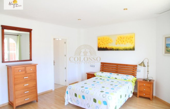 Resale - Chalet -
L'Eliana - MONTEALEGRE