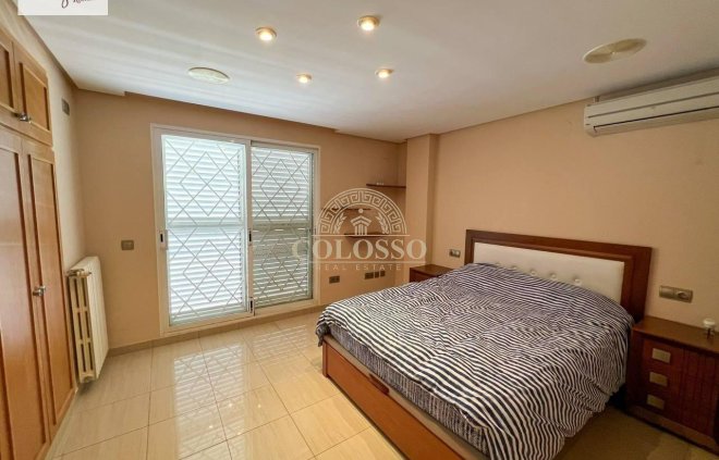 Reventa - Chalet -
Manises - Calle mayor-Masia de la Cova