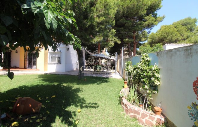 Resale - Chalet -
Orihuela Costa - Punta Prima