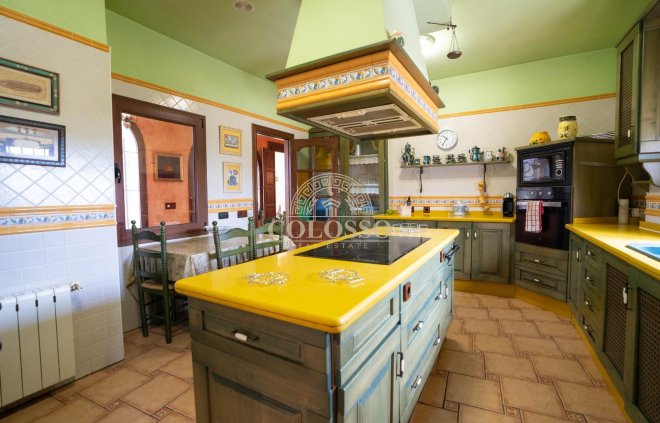 Resale - Inmueble singular -
San Miguel de Salinas - CENTRO